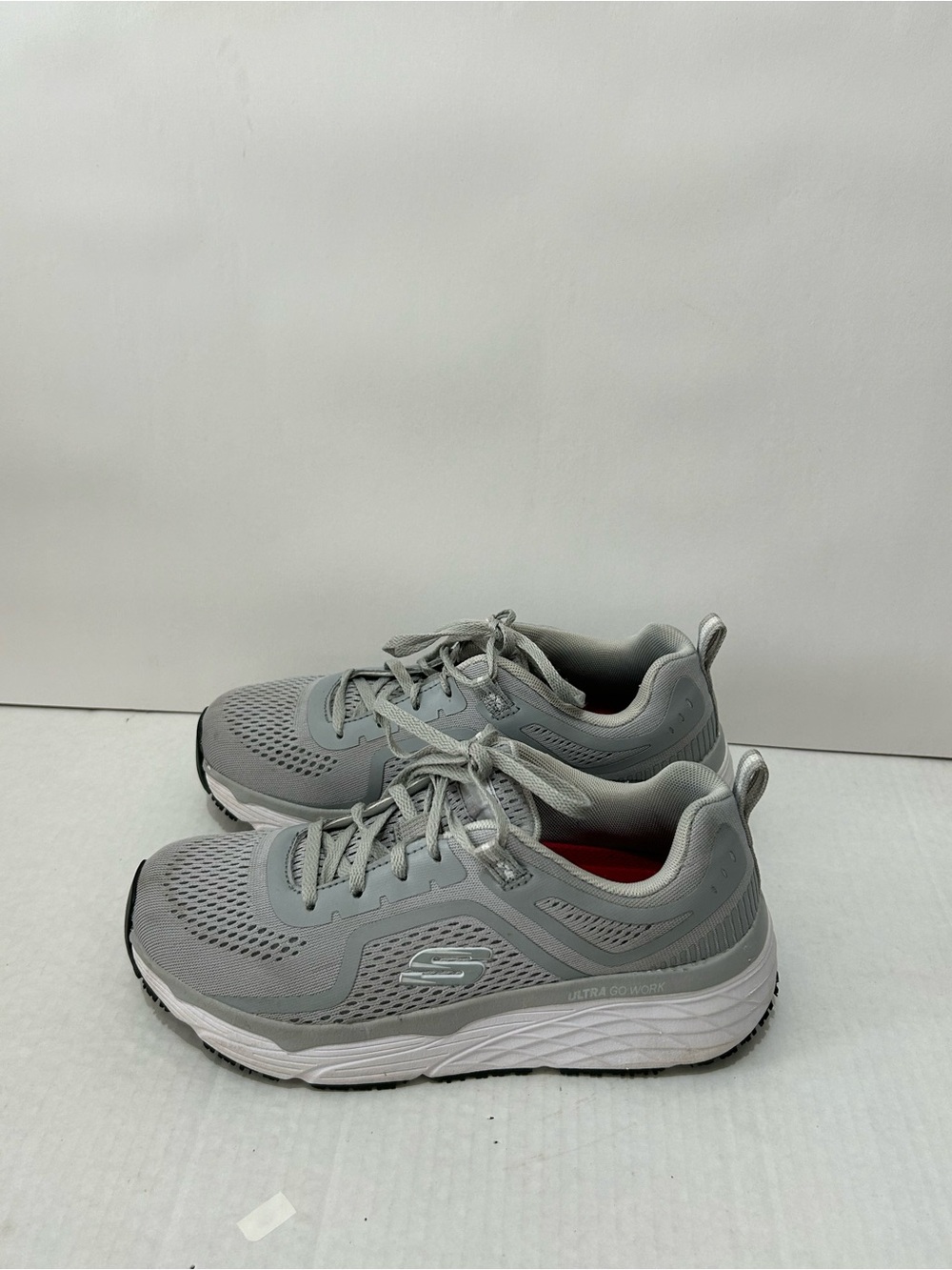 Sketchers WORK Slip Resistant
Shoes, Women’s Size 7 Gray